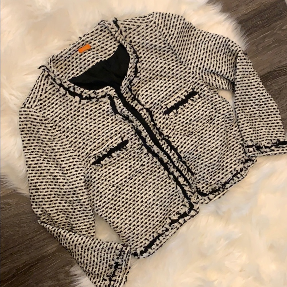 Cropped jacket with shimmer